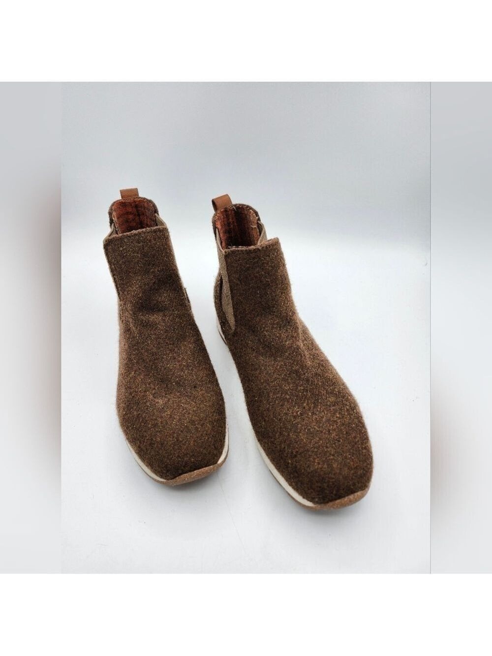 b.o.c. Brown Wool Felt & Leather Ankle Booties NWOT Sz 9 - Picture 2 of 6